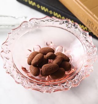 神戸プレミアムアーモンドチョコレート ココア アーモンド２