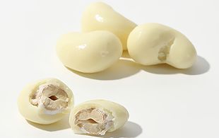 神戸プレミアムカシューナッツチョコレート ホワイト カシューナッツ1