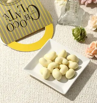 神戸プレミアムカシューナッツチョコレート ホワイト カシューナッツ２